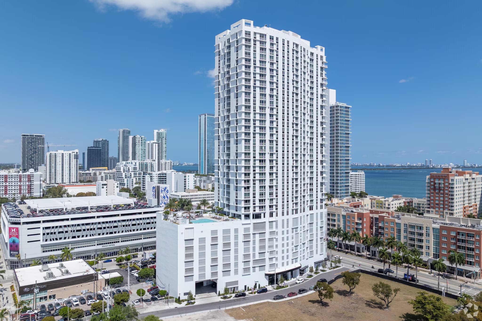 Exterior of 2000 Biscayne