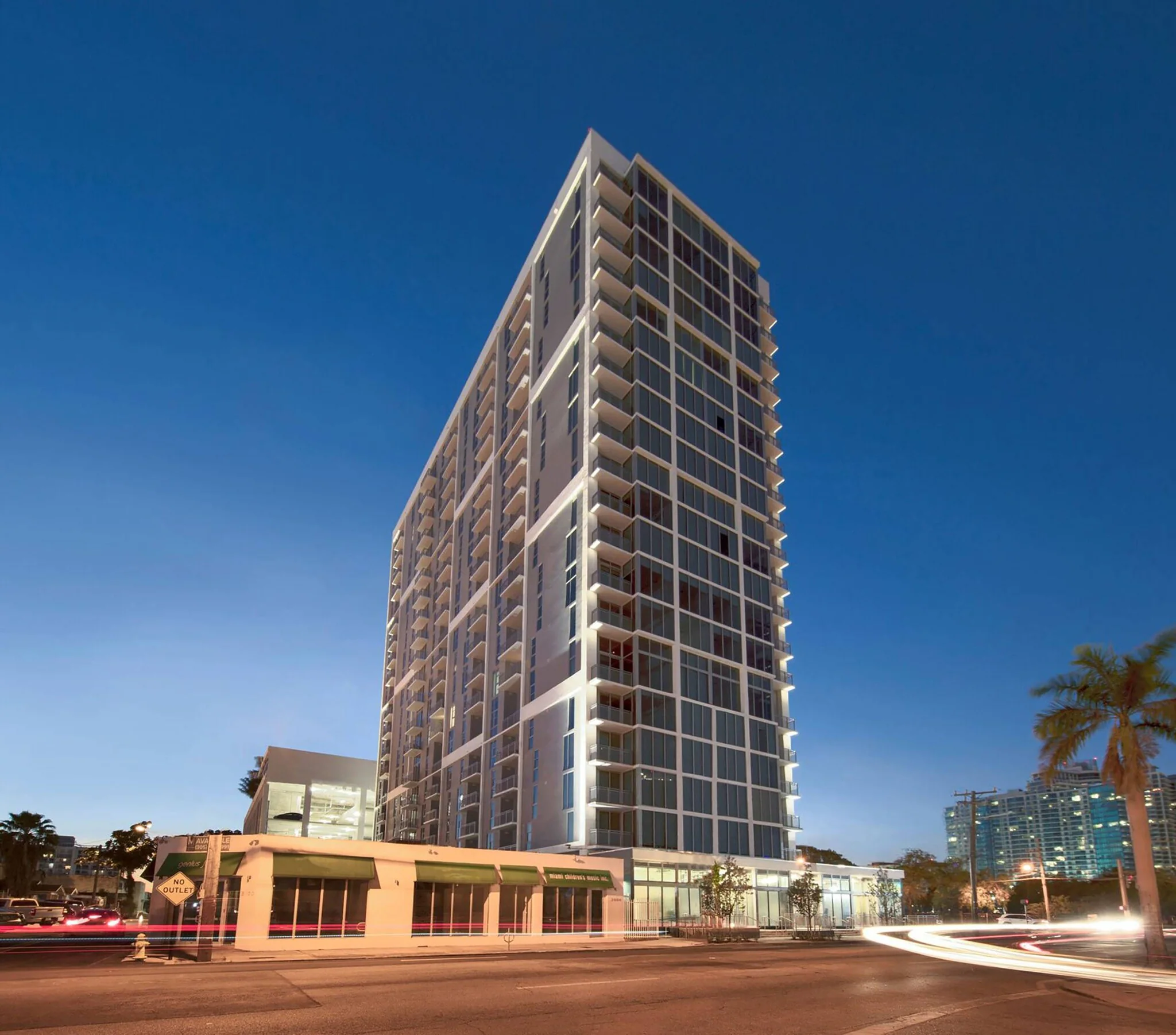 Exterior of AMLI Midtown 29